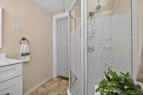 Bath - 560 Delta Ave, Cincinnati, OH 45226 photo 2 of 5