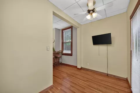 Entry Way - 560 Delta Ave, Cincinnati, OH 45226 photo 2 of 5