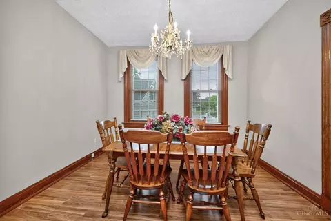 Dining - 560 Delta Ave, Cincinnati, OH 45226 photo 6 of 6