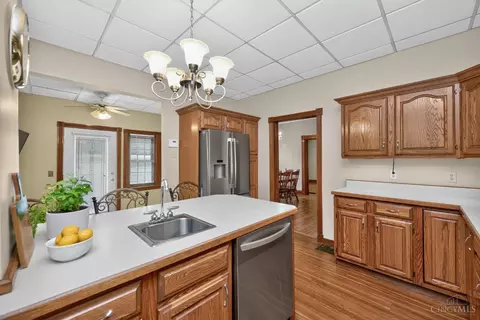 Kitchen - 560 Delta Ave, Cincinnati, OH 45226 photo 4 of 5
