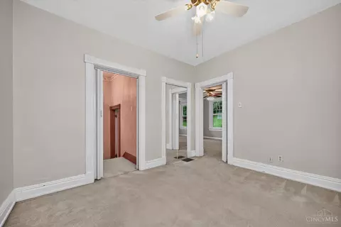 Entry Way - 560 Delta Ave, Cincinnati, OH 45226 photo 4 of 5