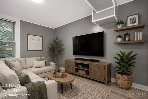 Living - 153 Meridian St, Cincinnati, OH 45233 photo 2 of 2