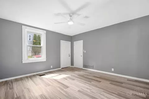 Living - 153 Meridian St, Cincinnati, OH 45233 photo 1 of 2