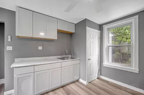 Entry Way - 153 Meridian St, Cincinnati, OH 45233 photo 1 of 2