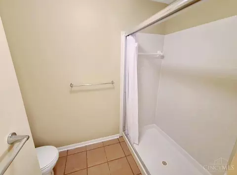 Bath - 7874 Gapstow Brg, Cincinnati, OH 45231 photo 8 of 8