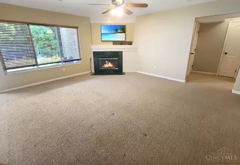 Living - 7874 Gapstow Brg, Cincinnati, OH 45231 photo 6 of 8