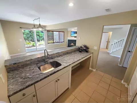 Kitchen - 7874 Gapstow Brg, Cincinnati, OH 45231 photo 5 of 6