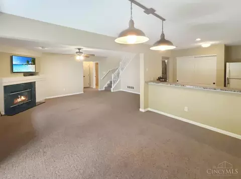 Living - 7874 Gapstow Brg, Cincinnati, OH 45231 photo 7 of 8