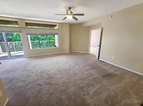 Living - 7874 Gapstow Brg, Cincinnati, OH 45231 photo 2 of 8