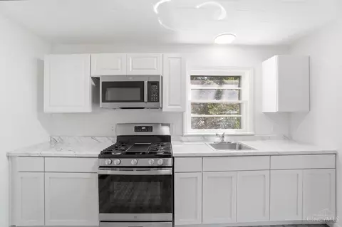 Kitchen - 5474 River Rd, Cincinnati, OH 45233 photo 2 of 4