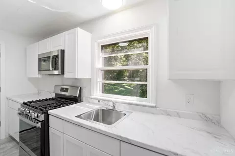 Kitchen - 5474 River Rd, Cincinnati, OH 45233 photo 3 of 4