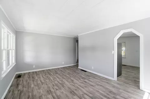 Living - 5474 River Rd, Cincinnati, OH 45233 photo 1 of 3