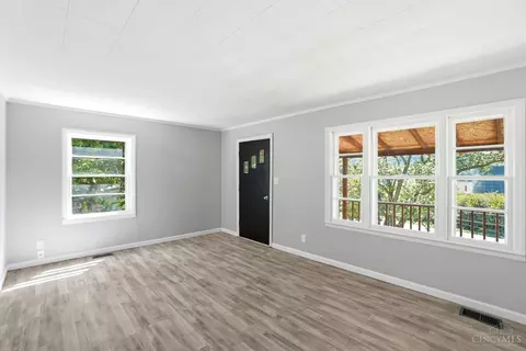 Living - 5474 River Rd, Cincinnati, OH 45233 photo 2 of 3