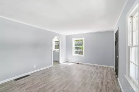 Living - 5474 River Rd, Cincinnati, OH 45233 photo 3 of 3