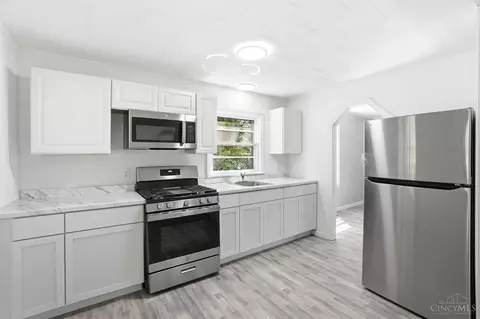 Kitchen - 5474 River Rd, Cincinnati, OH 45233 photo 1 of 4