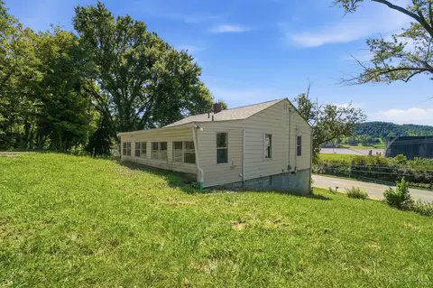 Exterior - 5474 River Rd, Cincinnati, OH 45233 photo 8 of 10