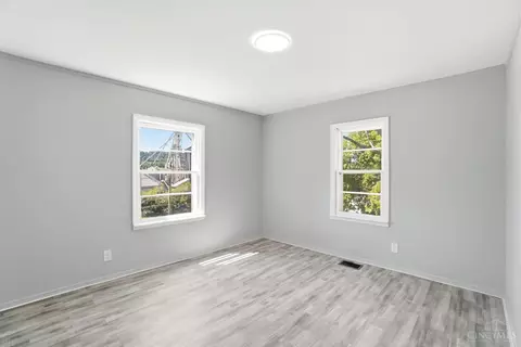 Bedroom - 5474 River Rd, Cincinnati, OH 45233 photo 1 of 4