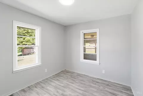 Bedroom - 5474 River Rd, Cincinnati, OH 45233 photo 3 of 4