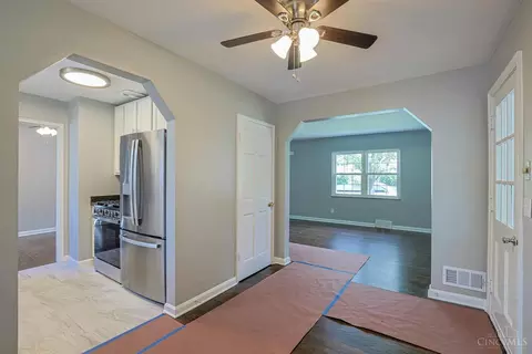 Entry Way - 3291 Tulsa Ct, Cincinnati, OH 45238 photo 1 of 1
