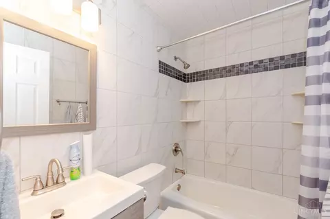 Bath - 701 Easter Dr, Carlisle, OH 45005 photo 1 of 1