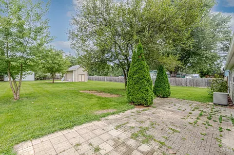 Exterior - 701 Easter Dr, Carlisle, OH 45005 photo 5 of 7