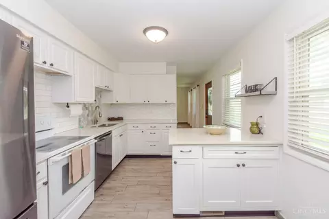 Kitchen - 701 Easter Dr, Carlisle, OH 45005 photo 4 of 5