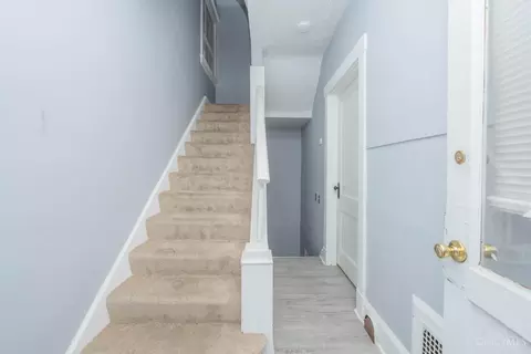 Entry Way - 1063 Winfield Ave, Cincinnati, OH 45205 photo 1 of 2