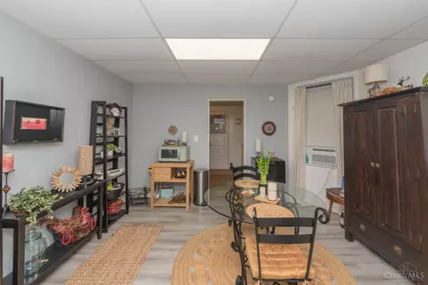 Dining - 1063 Winfield Ave, Cincinnati, OH 45205 photo 1 of 3