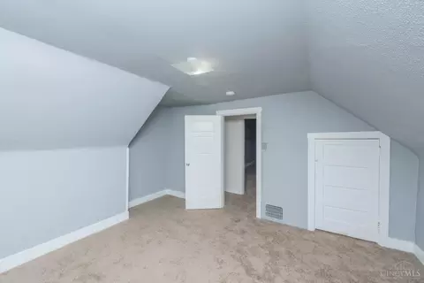 Bedroom - 1063 Winfield Ave, Cincinnati, OH 45205 photo 7 of 7