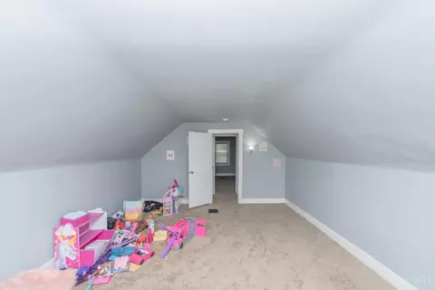Bedroom - 1063 Winfield Ave, Cincinnati, OH 45205 photo 6 of 7