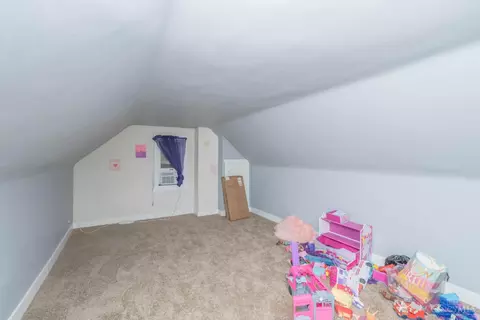 Bedroom - 1063 Winfield Ave, Cincinnati, OH 45205 photo 5 of 7