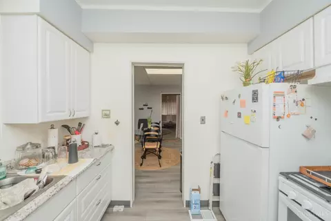 Kitchen - 1063 Winfield Ave, Cincinnati, OH 45205 photo 3 of 6