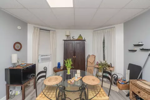Dining - 1063 Winfield Ave, Cincinnati, OH 45205 photo 2 of 3