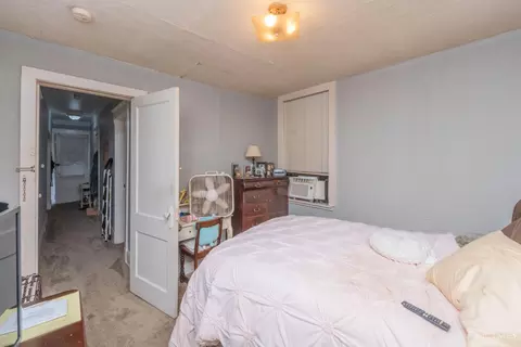 Bedroom - 1063 Winfield Ave, Cincinnati, OH 45205 photo 2 of 7
