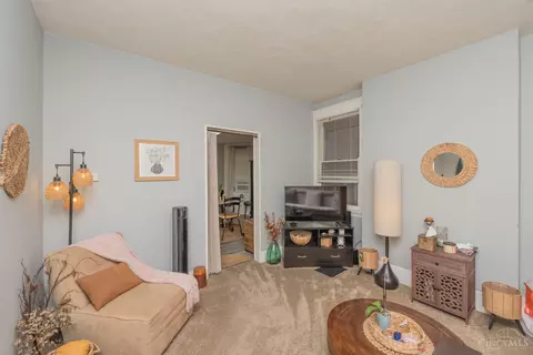 Living - 1063 Winfield Ave, Cincinnati, OH 45205 photo 3 of 4