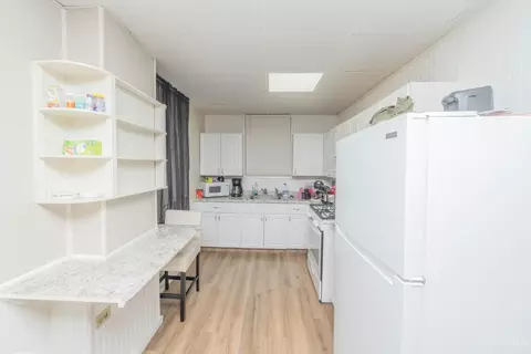 Kitchen - 1063 Winfield Ave, Cincinnati, OH 45205 photo 4 of 6