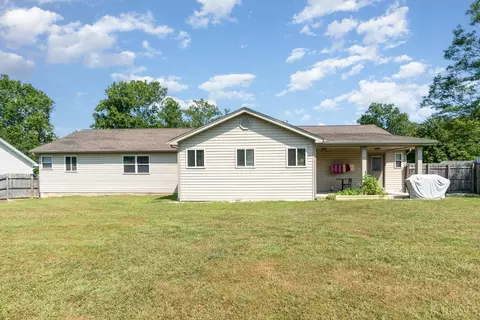 Exterior - 175 Douglas Cir, Georgetown, OH 45121 photo 2 of 5