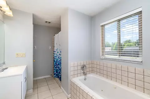 Bath - 175 Douglas Cir, Georgetown, OH 45121 photo 1 of 4