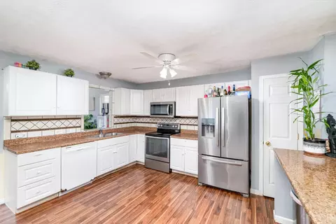 Kitchen - 175 Douglas Cir, Georgetown, OH 45121 photo 1 of 2