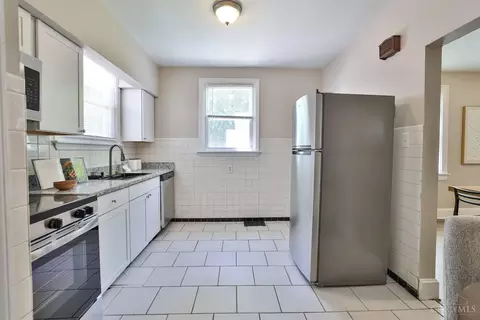 Kitchen - 3317 Hildreth Ave, Cincinnati, OH 45211 photo 2 of 3