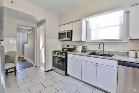 Kitchen - 3317 Hildreth Ave, Cincinnati, OH 45211 photo 3 of 3