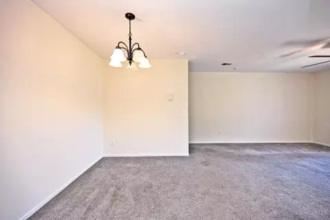 Living - 539 Davis Rd, Cincinnati, OH 45255 photo 5 of 6