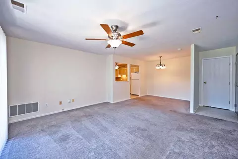 Living - 539 Davis Rd, Cincinnati, OH 45255 photo 3 of 6