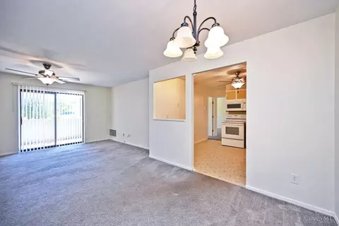 Living - 539 Davis Rd, Cincinnati, OH 45255 photo 6 of 6