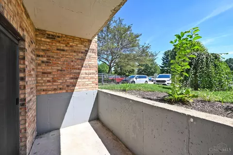 Exterior - 539 Davis Rd, Cincinnati, OH 45255 photo 3 of 5