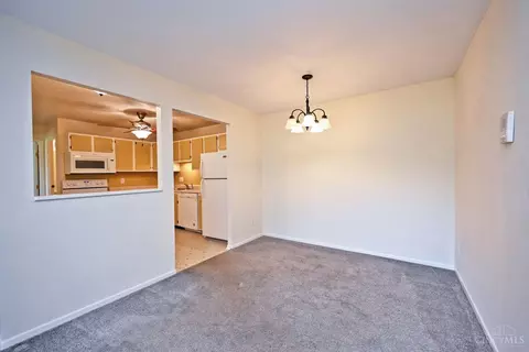 Dining - 539 Davis Rd, Cincinnati, OH 45255 photo 1 of 2