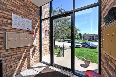 Entry Way - 539 Davis Rd, Cincinnati, OH 45255 photo 1 of 1