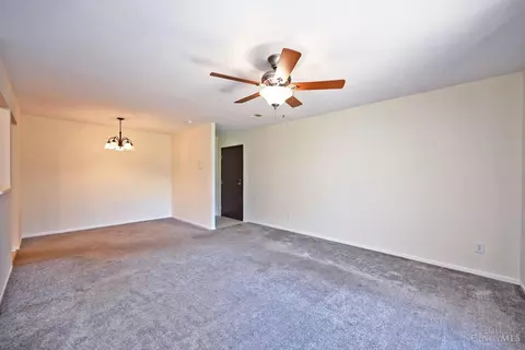 Living - 539 Davis Rd, Cincinnati, OH 45255 photo 4 of 6