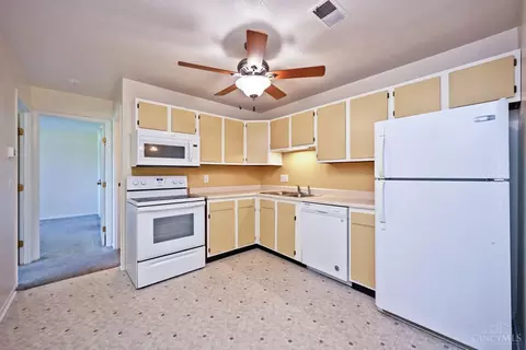 Kitchen - 539 Davis Rd, Cincinnati, OH 45255 photo 1 of 3