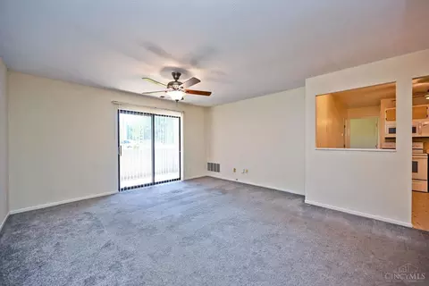 Living - 539 Davis Rd, Cincinnati, OH 45255 photo 1 of 6